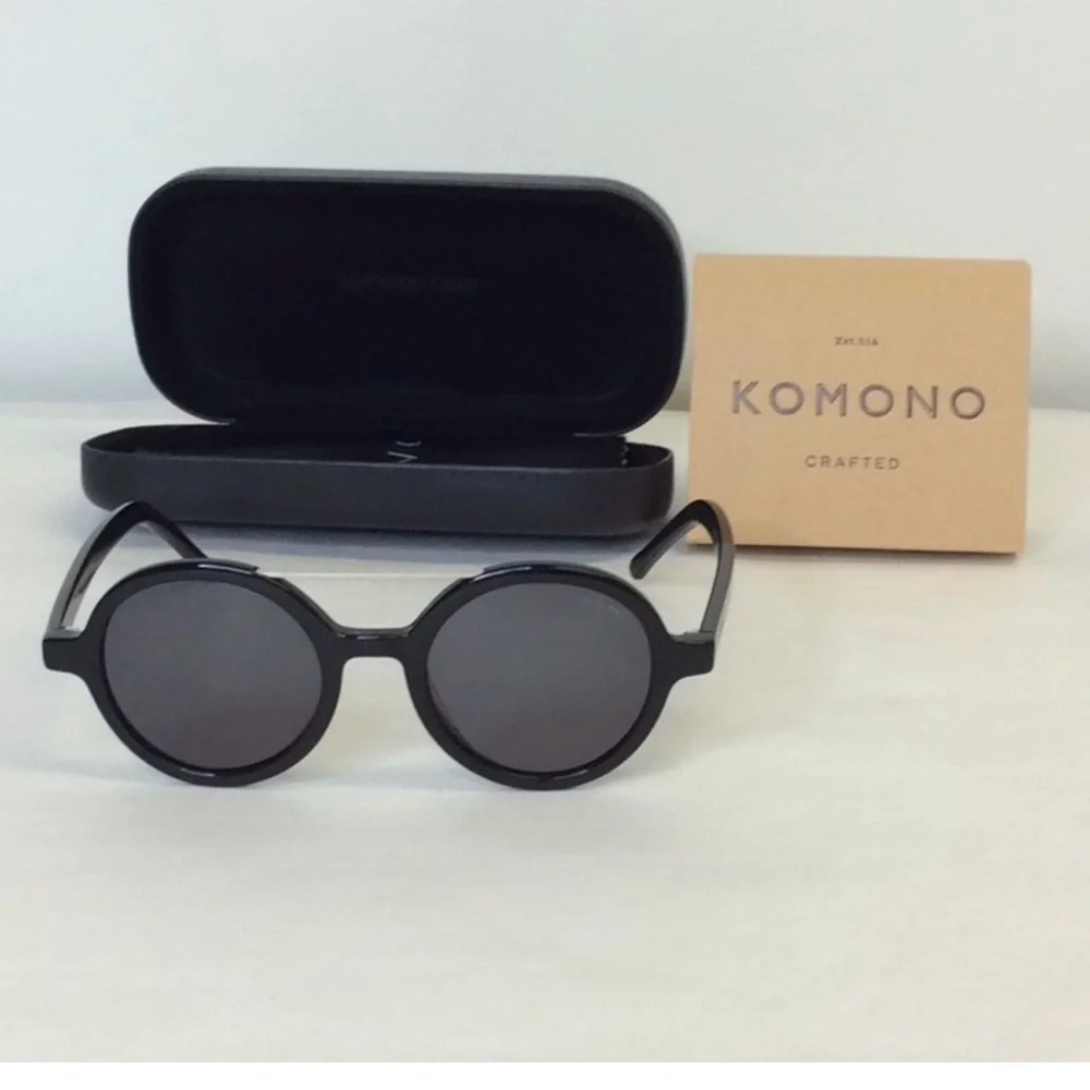 Komono The Vivien NEW NWT Black Round Sunglasses